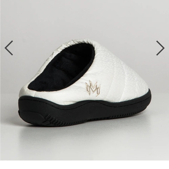 Slippers - Picture 3 of 5